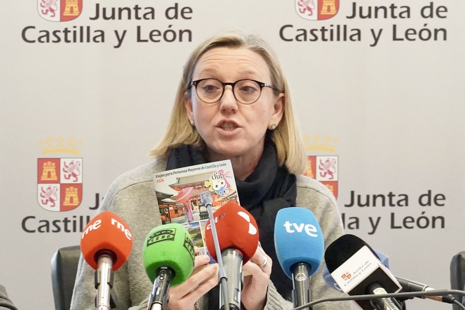 La vicepresidenta de la Junta y consejera de Familia e Igualdad de Oportunidades, Isabel Blanco, presenta la oferta de viajes del ''Club de los 60'' para 2026 | Campillo / ICAL La vicepresidenta de la Junta y consejera de Familia e Igualdad de Oportunidades, Isabel Blanco, presenta la oferta de viajes del ''Club de los 60'' para 2026 | Campillo / ICAL