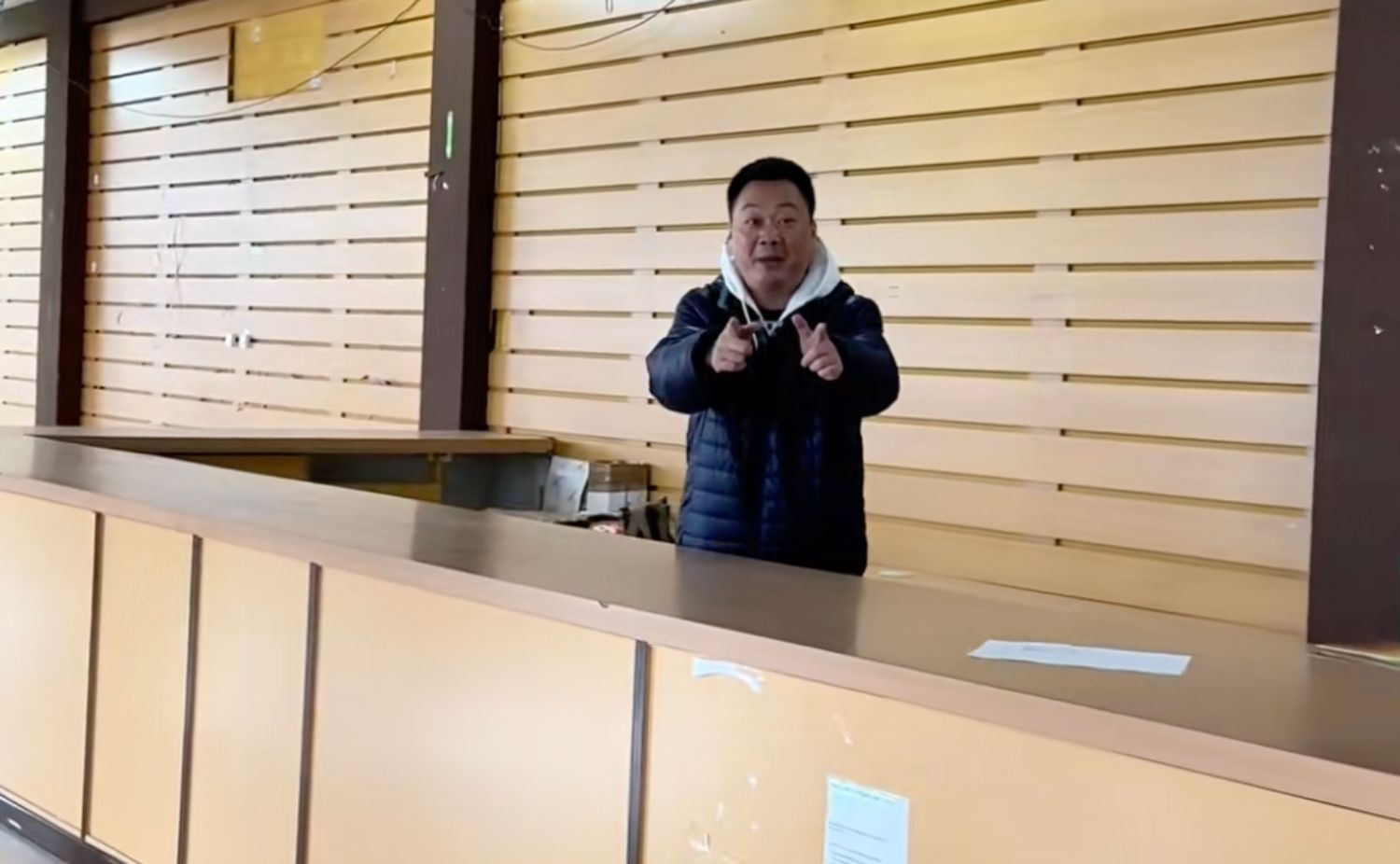 Fotograma del vídeo de Diego Xu sobre la Tiktok Shop Home Fotograma del vídeo de Diego Xu sobre la Tiktok Shop Home