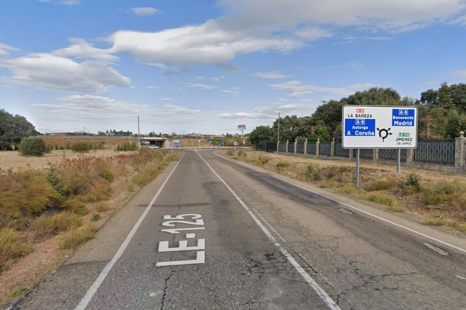 Enlace de la LE-125 con la A-6 en La Bañeza