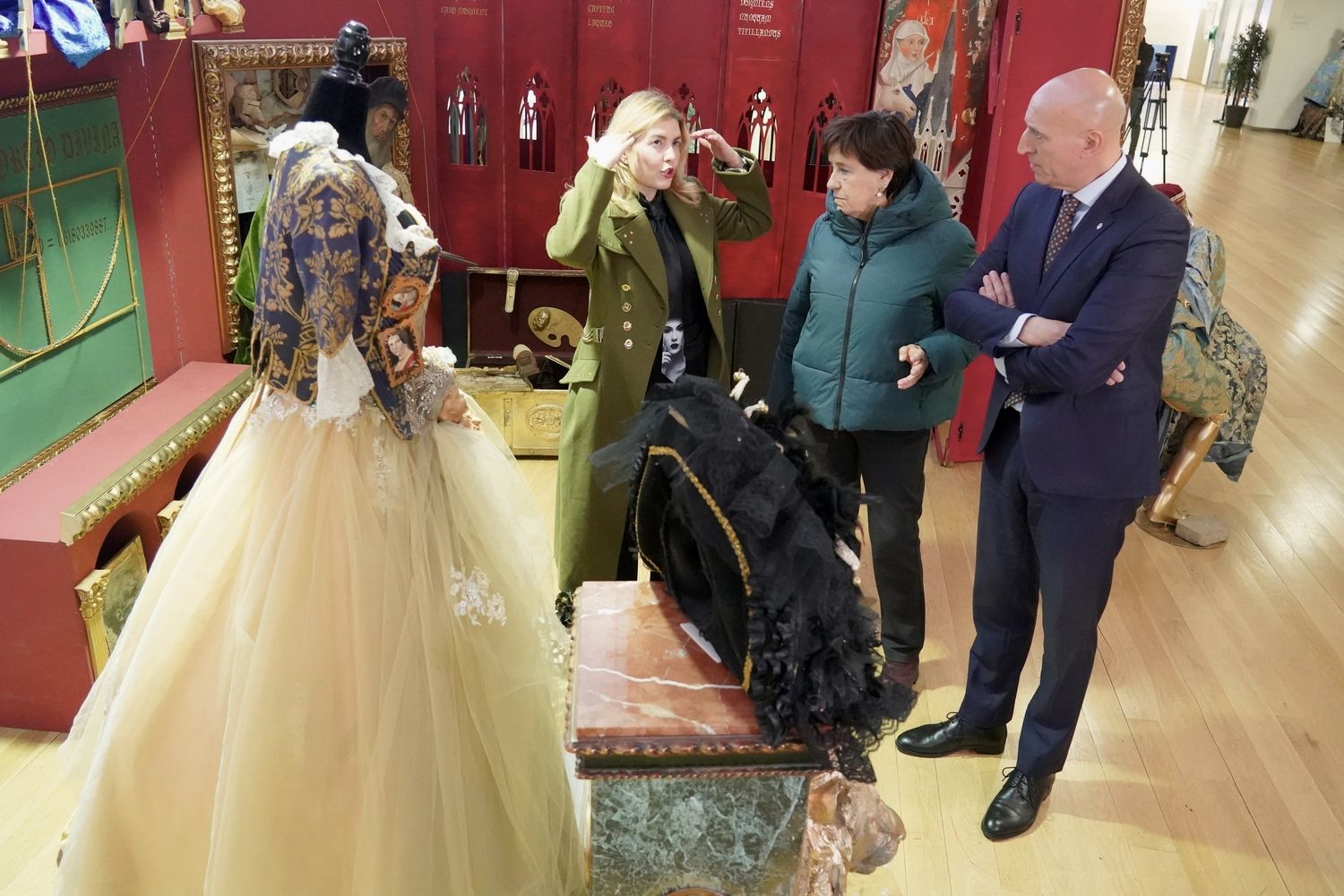 Inauguración de la exposición ‘Cuéntame un cuadro’ de Rosana Largo en el Auditorio Ciudad de León | Campillo / ICAL