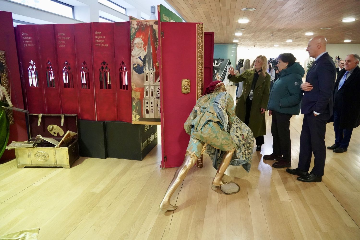 Inauguración de la exposición ‘Cuéntame un cuadro’ de Rosana Largo en el Auditorio Ciudad de León | Campillo / ICAL