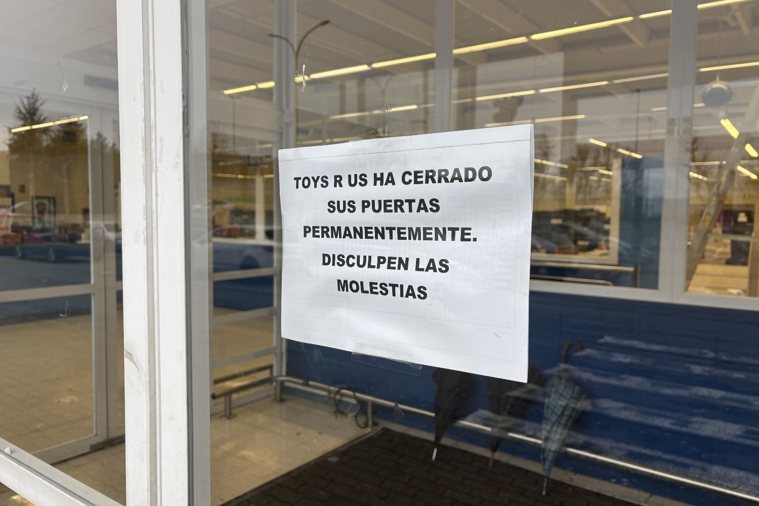 Cierre de Toys 'R' Us en León