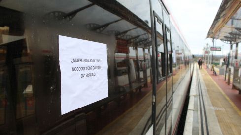 Más de 6.500 personas claman contra el enterramiento de las vías de FEVE en León | José Martín