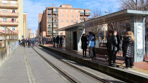 Más de 6.500 personas claman contra el enterramiento de las vías de FEVE en León | José Martín