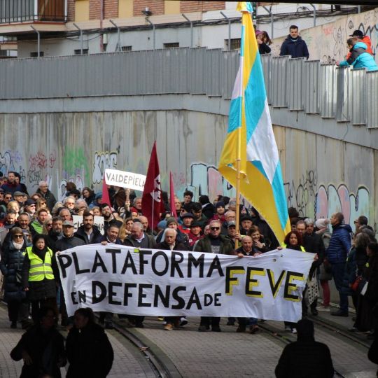 La Plataforma de FEVE se reúne con candidatos a las Cortes para impulsar el tren en León