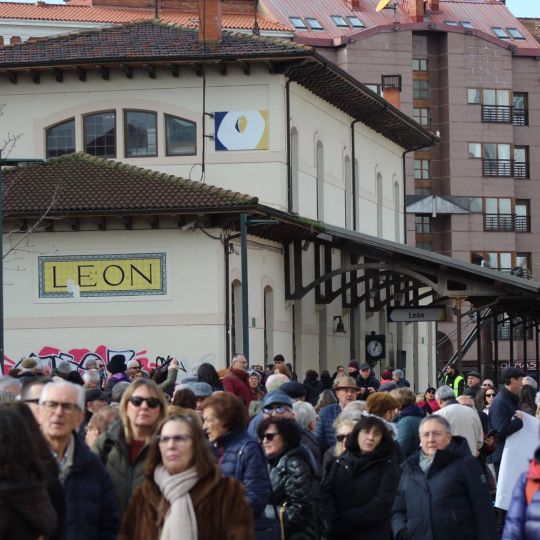 El PP propone una mesa técnica de trabajo entre administraciones y Gobierno para que FEVE vuelva al centro de León | José Martín