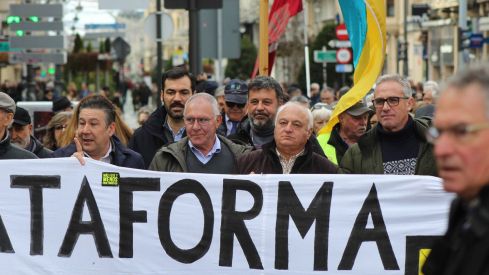 Más de 6.500 personas claman contra el enterramiento de las vías de FEVE en León | José Martín