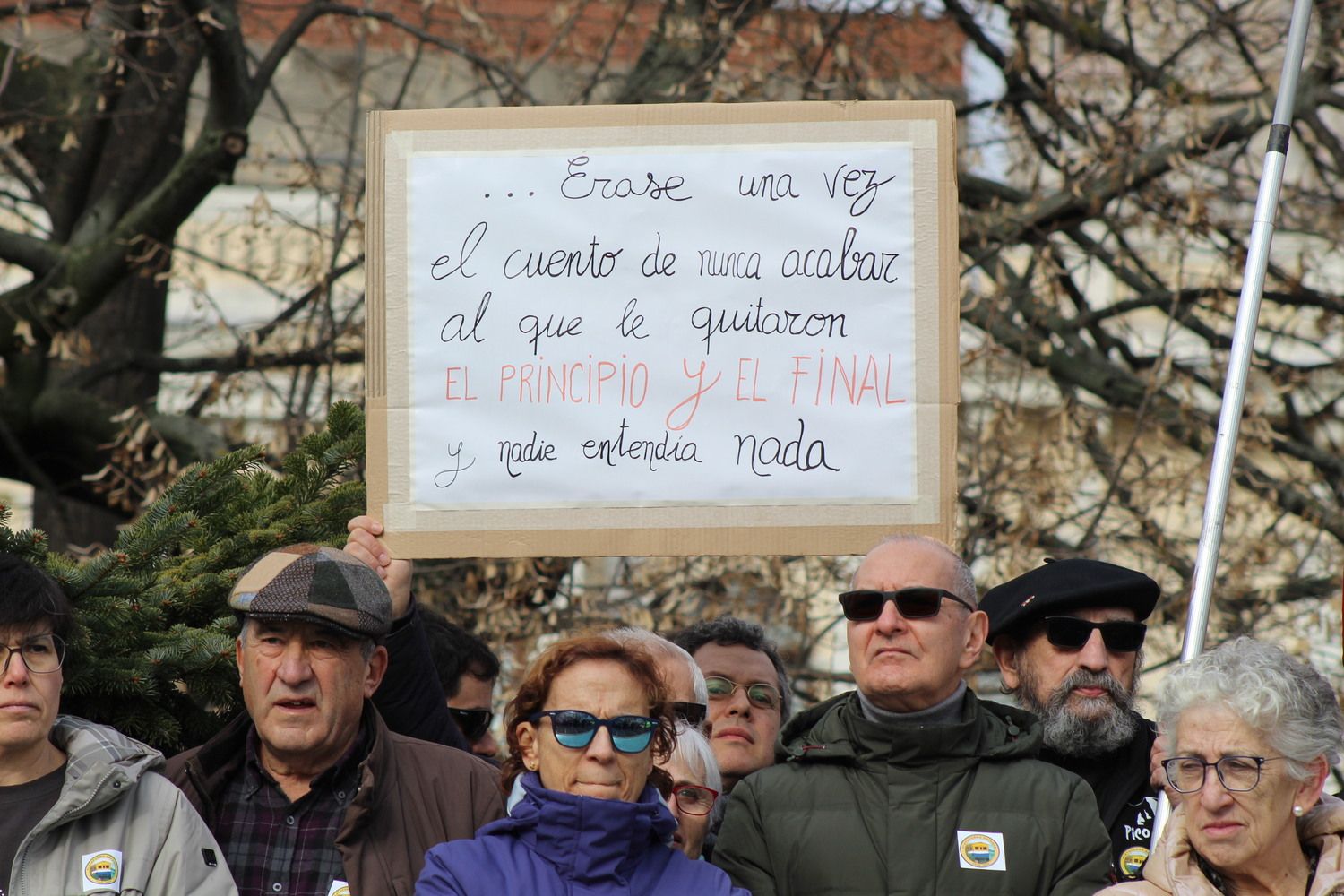 Más de 6.500 personas claman contra el enterramiento de las vías de FEVE en León | José Martín