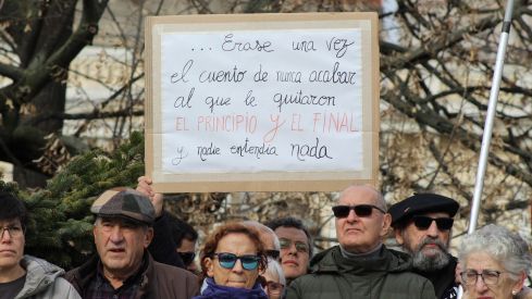 Más de 6.500 personas claman contra el enterramiento de las vías de FEVE en León | José Martín