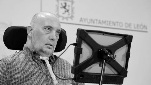 Ángel Rubal, director del Aeropuerto de León dedica una emotiva carta de despedida a Urbano González Escapa | Campillo / ICAL