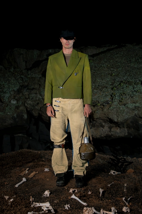 Uno de los fits de NIKERIA, la colección con la que Erik Bruccia desfilará en la MBFWM Uno de los fits de NIKERIA, la colección con la que Erik Bruccia desfilará en la MBFWM