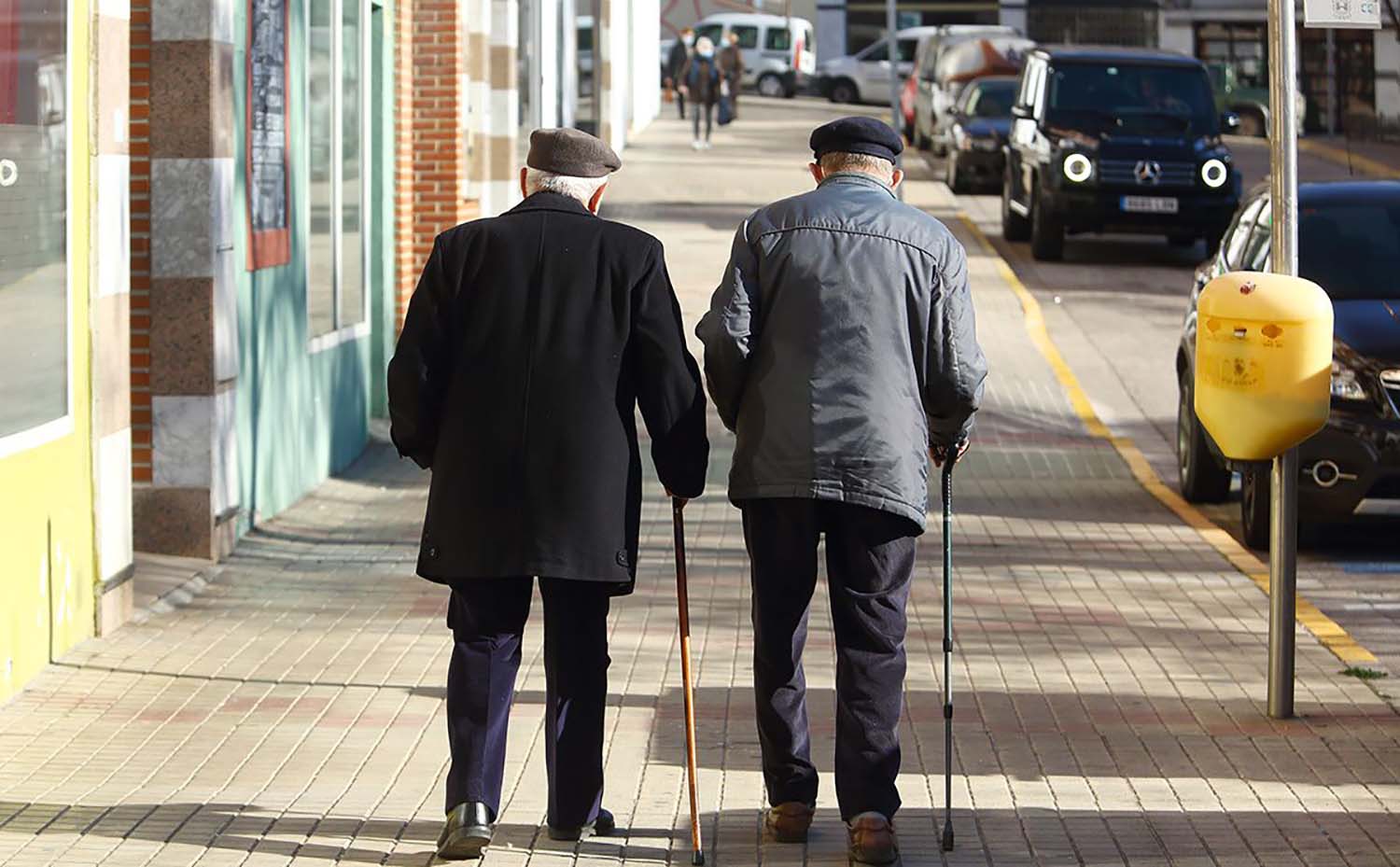Ancianos paseando Ancianos paseando