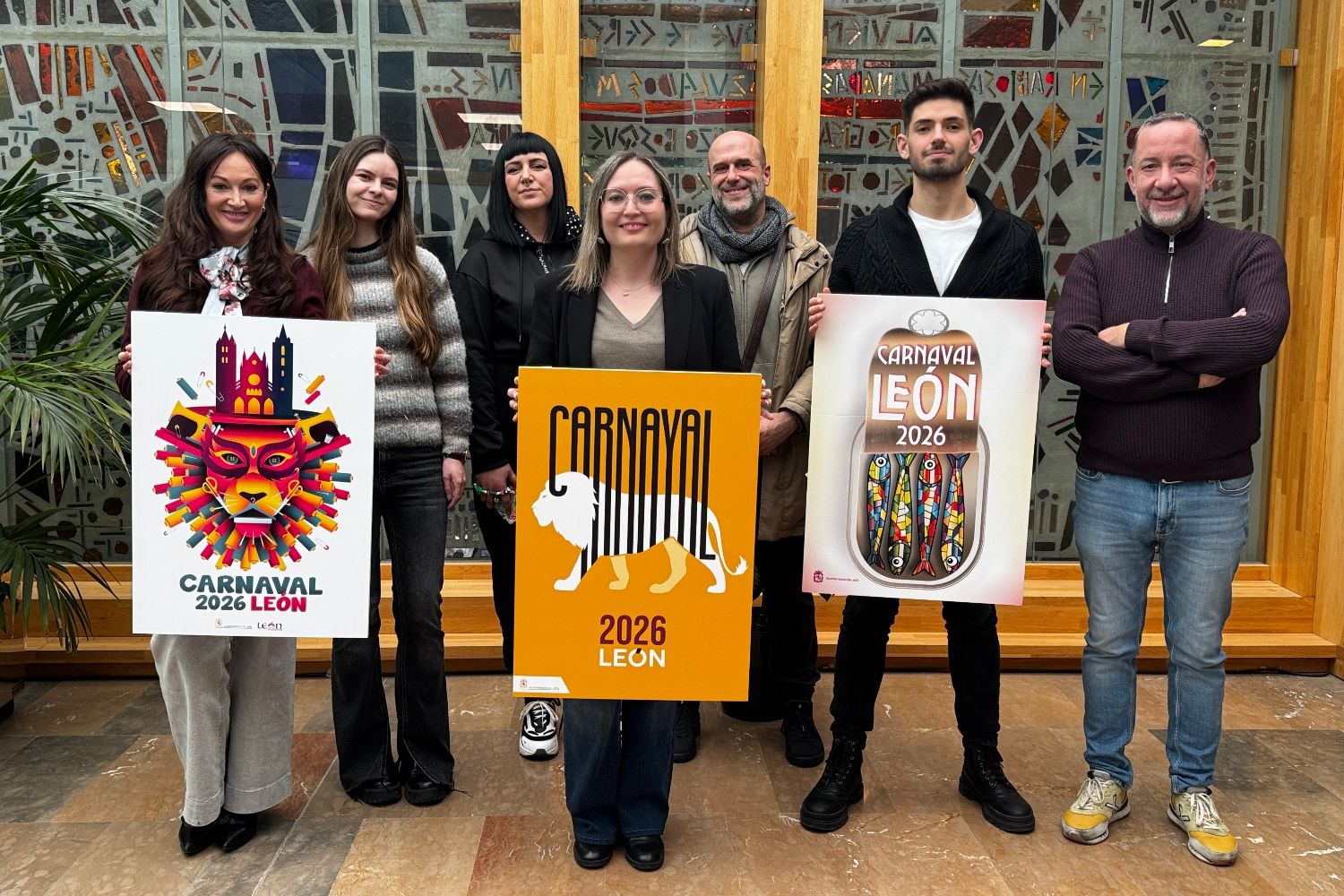 Cartel ganador del concurso junto a los dos accesit