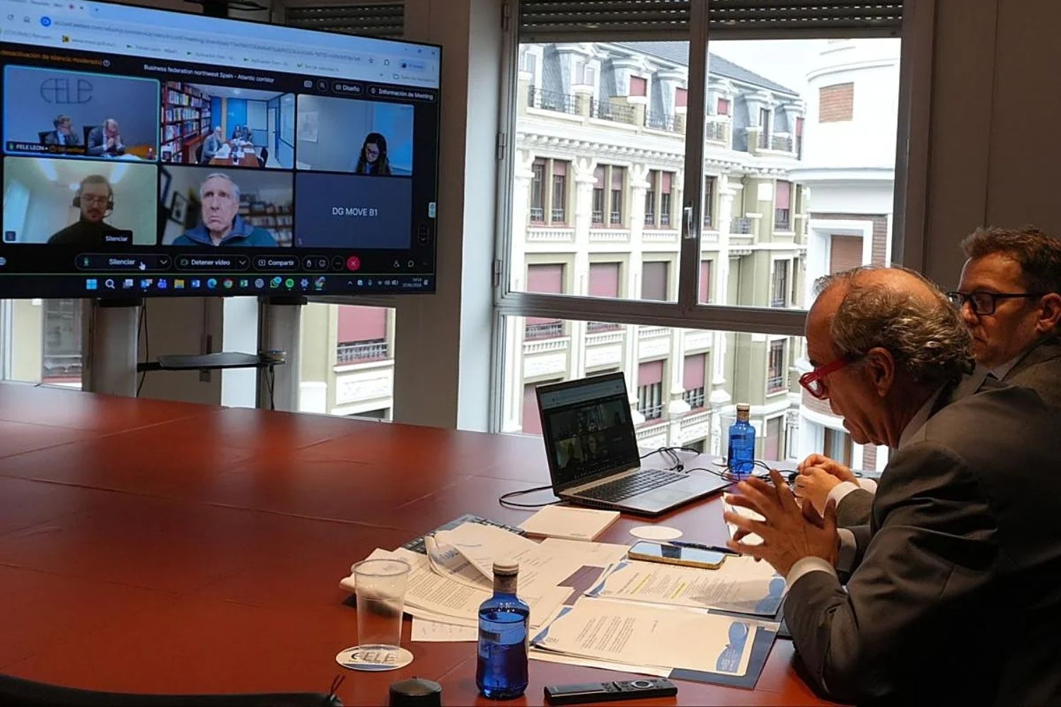 El presidente de Fele, Juan María Vallejo, y el secretario general, Enrique Suárez, durante la reunión de este martes
