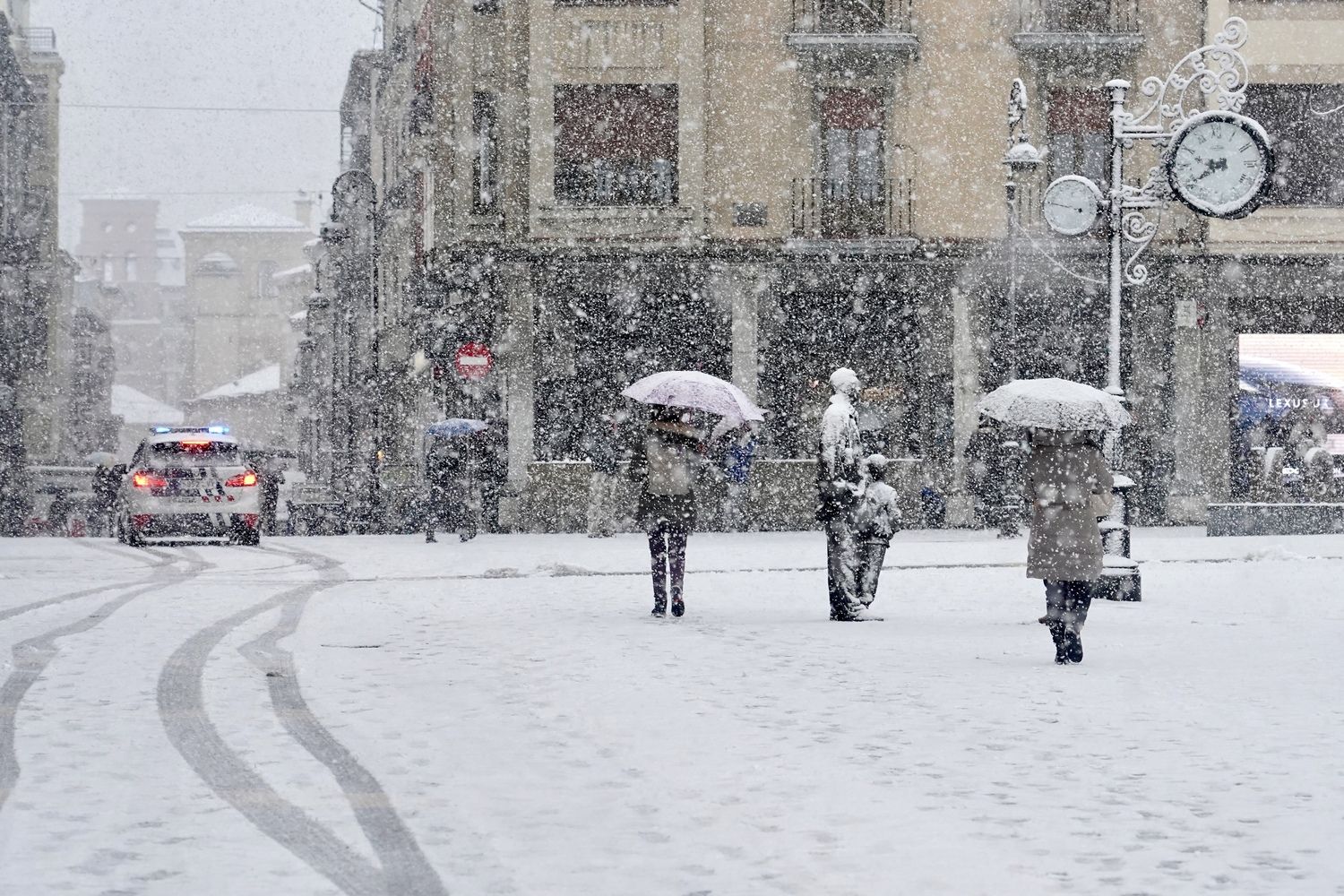 León se vuelve a vestir de blanco con la borrasca Kristin | Campillo / ICAL León se vuelve a vestir de blanco con la borrasca Kristin | Campillo / ICAL