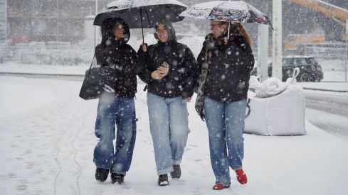 León se vuelve a vestir de blanco con la borrasca Kristin | Campillo / ICAL