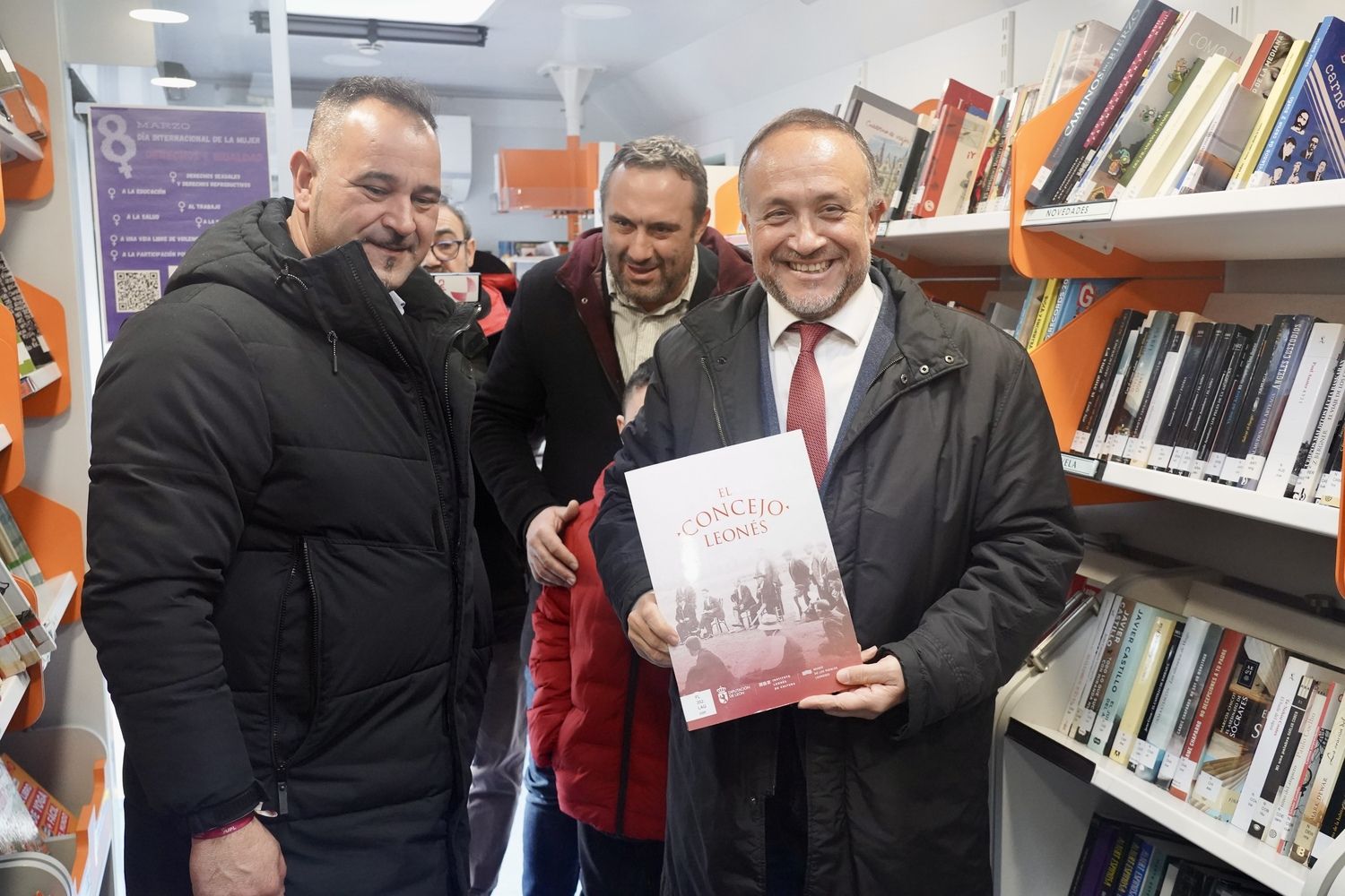  La Diputación de León celebra el Día del Bibliobús | Campillo / ICAL