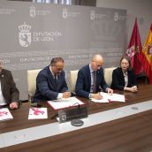 El Mercado del Conde Luna, escaparate de los Productos de León gracias al nuevo convenio de Diputación y Ayuntamiento | Peio García / ICAL