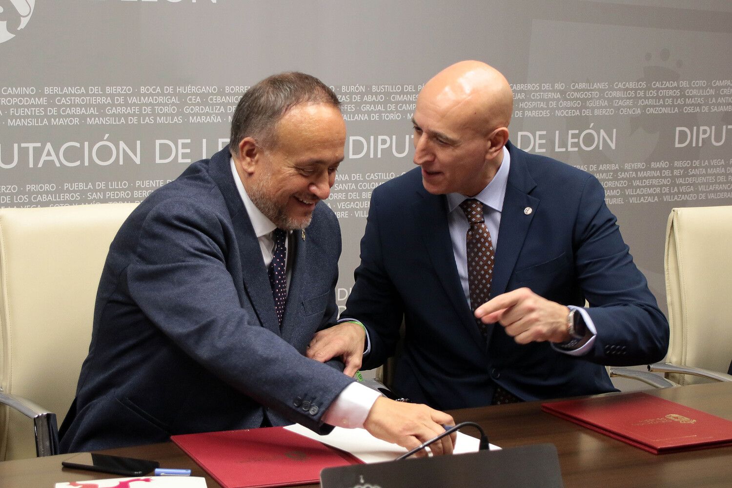 Firma de un convenio para potenciar el sector agroalimentario de la provincia de León | Peio García / ICAL