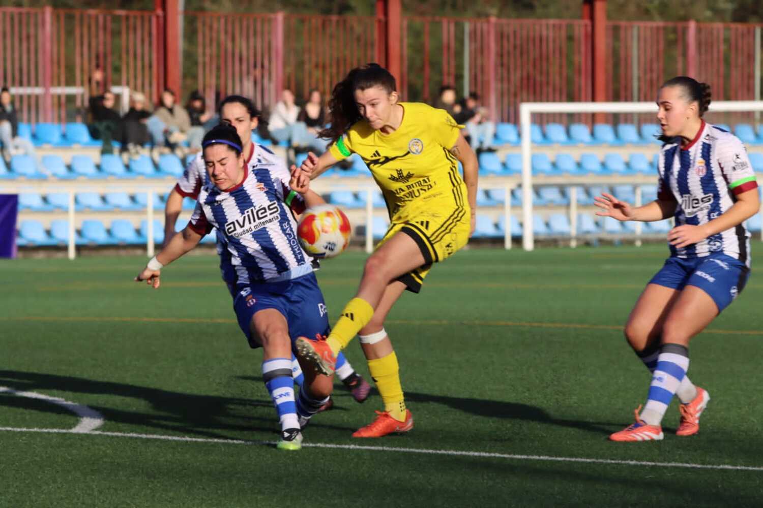 Un punto que sabe a poco: El Olímpico de León empata en su visita a Avilés | Aroa Caño