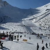 Las estaciones invernales de San Isidro y Leitariegos rozan los 8.400 esquiadores durante el fin de semana 