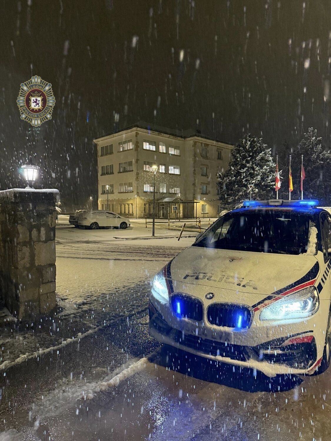 Policía Local de León durante la nevada de la borrasca Leonardo