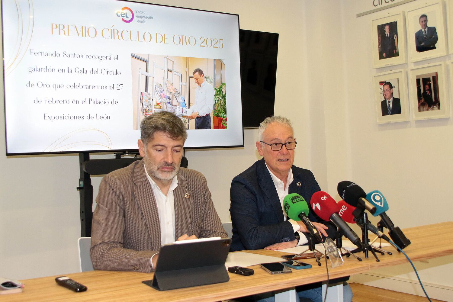 El CEL galardona a Fernando Santos Vicente (Editorial MIC) con el Premio Círculo de Oro 2025 | Peio García / ICAL