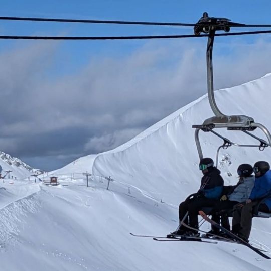 Las estaciones de San Isidro y Leitariegos ofertarán 22 kilómetros esquiables este fin de semana