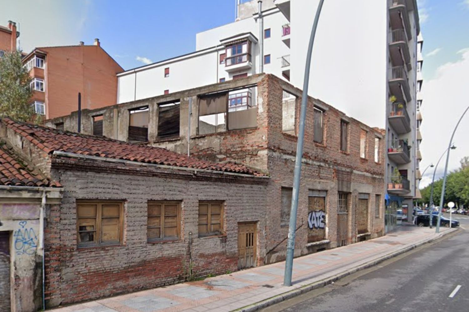 El PP exige al Ayuntamiento de León que tapie Bodegas Armando por el hundimiento del tejado y la nueva ocupación