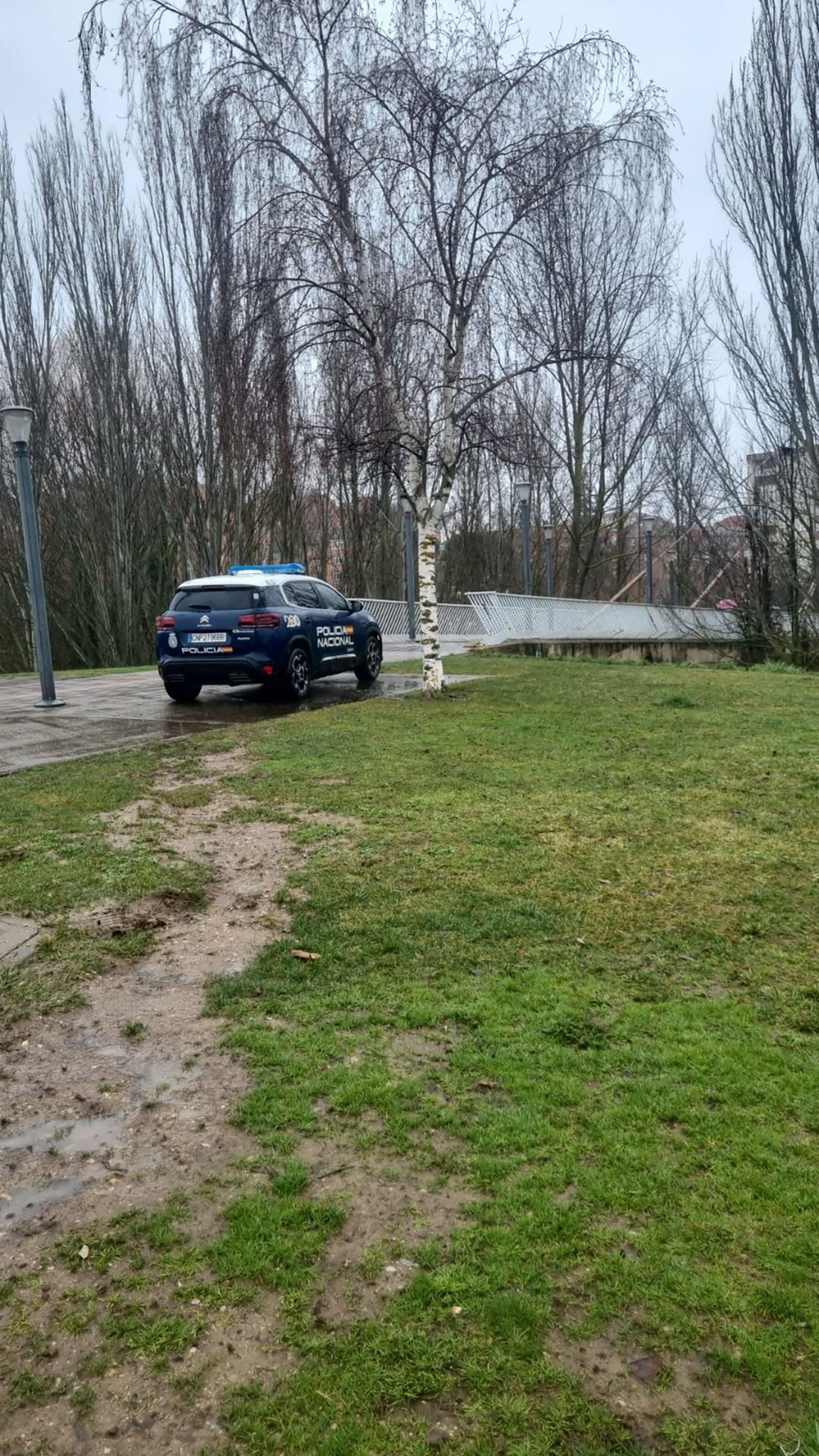 Rescate de la menor en el río Bernesga 