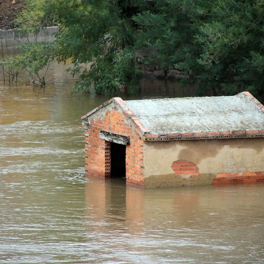 La crecida de los ríos mantiene en alerta varias zonas de la provincia de León | Peio García / ICAL