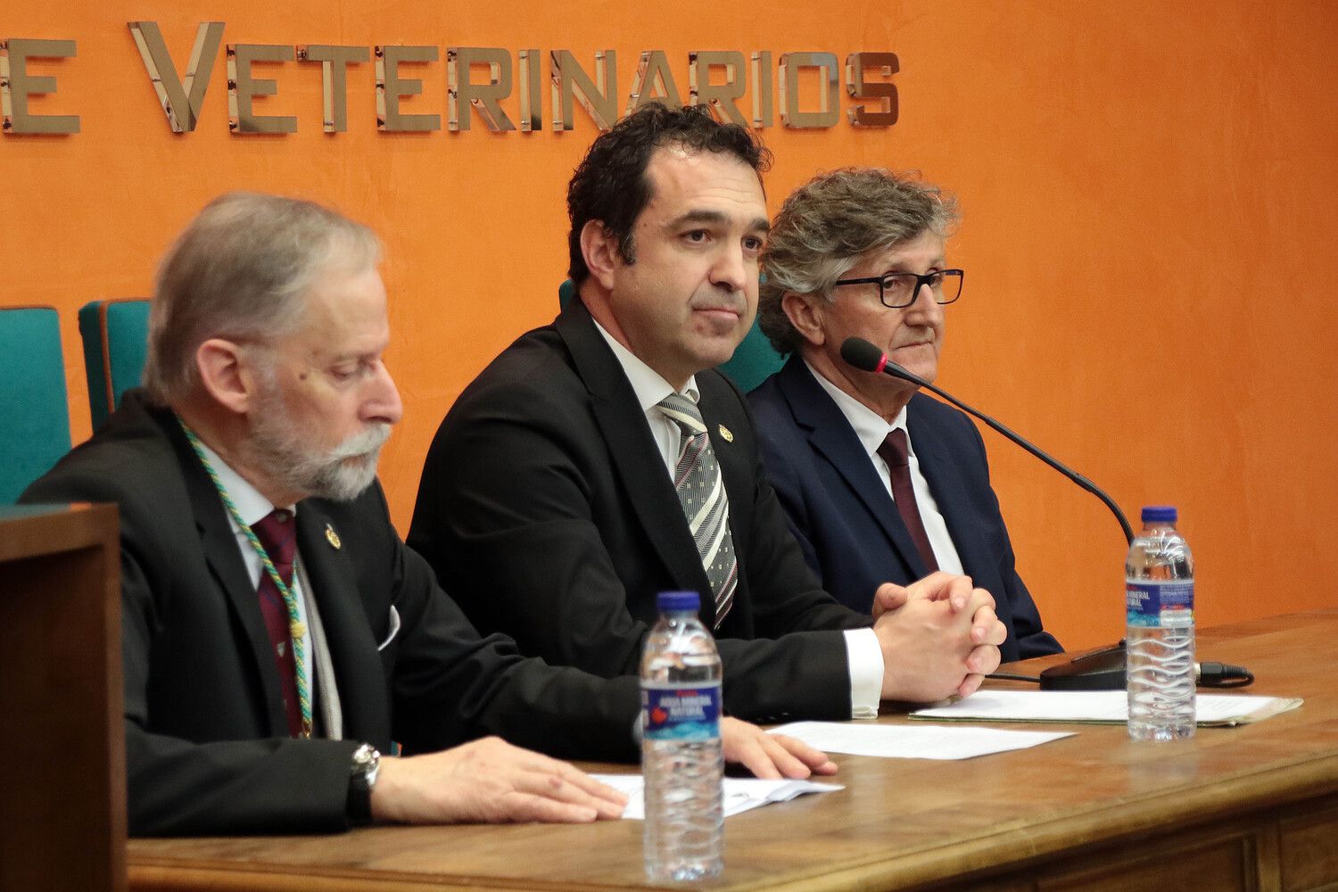Toma de posesión del nuevo equipo de gobierno del Colegio Oficial de la Profesión Veterinaria de León | Peio García / ICAL