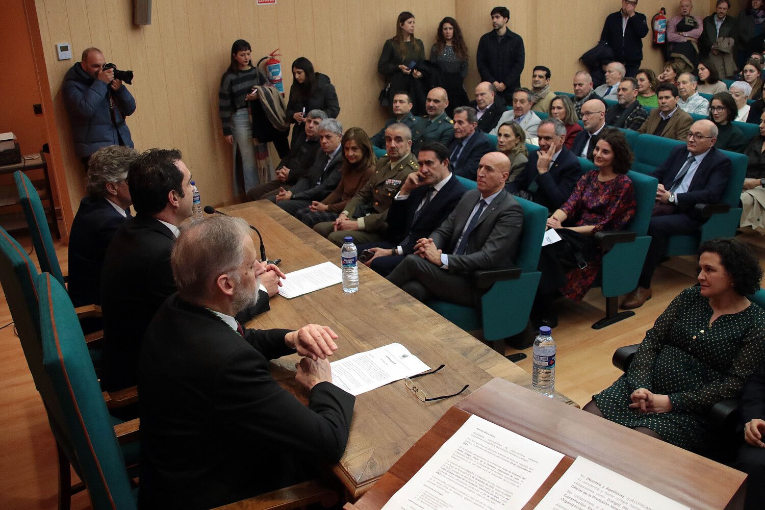 Toma de posesión del nuevo equipo de gobierno del Colegio Oficial de la Profesión Veterinaria de León | Peio García / ICAL