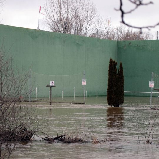 Continúa la alerta en los ríos de León: El Órbigo y el Tuerto, en nivel rojo por riesgo alto | Peio García / ICAL