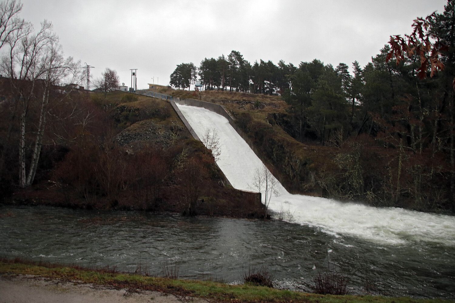 La crecida del río Tuerto inunda carreteras y cultivos en la comarca de la Cepeda (León) | Peio García / ICAL