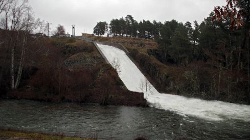 La crecida del río Tuerto inunda carreteras y cultivos en la comarca de la Cepeda (León) | Peio García / ICAL
