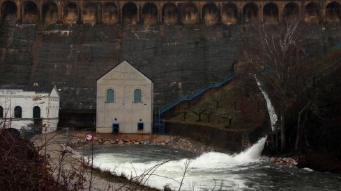 La crecida del río Tuerto inunda carreteras y cultivos en la comarca de la Cepeda (León) | Peio García / ICAL