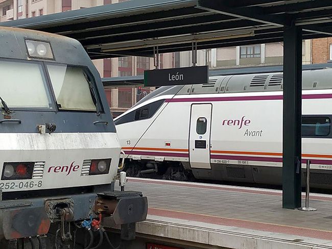 El tren playero León-Gijón podrá disfrutarse a partir del lunes