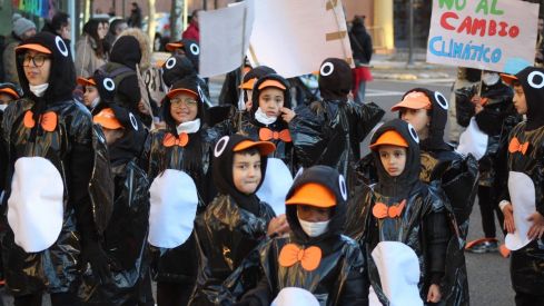 León se llena de color con el Gran Desfile de Carnaval | José Martín