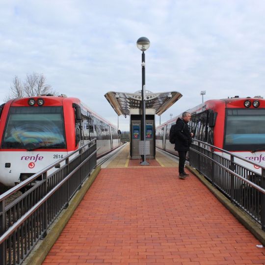 La Plataforma de FEVE pone el foco en los nuevos trenes de batería e hidrógeno para León La Plataforma de FEVE pone el foco en los nuevos trenes de batería e hidrógeno para León