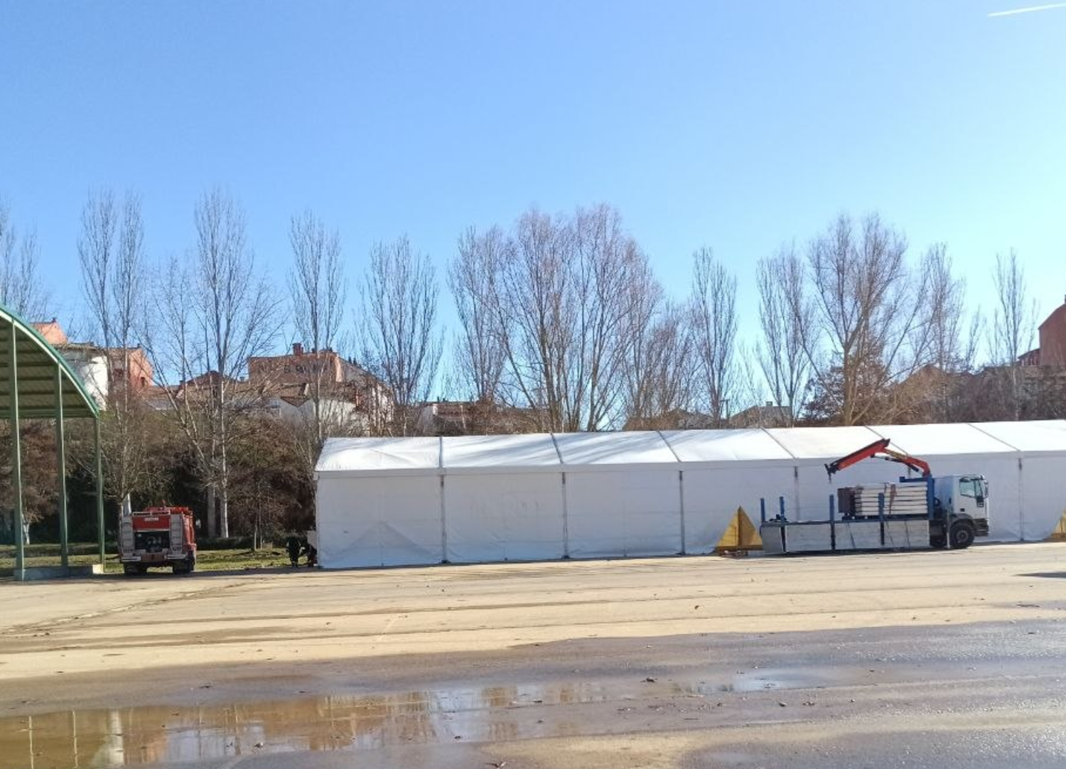 El PSOE coyantino denuncia “caos organizativo” y el anegamiento de Complejo La Isla ante la Feria de Febrero