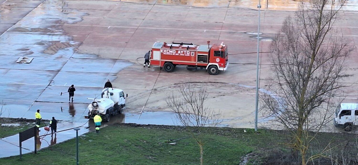 El PSOE coyantino denuncia “caos organizativo” y el anegamiento de Complejo La Isla ante la Feria de Febrero