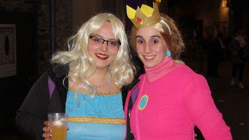 La Noche Bruja hechiza La Bañeza con color y música | José Martín