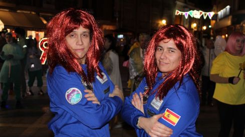 La Noche Bruja hechiza La Bañeza con color y música | José Martín