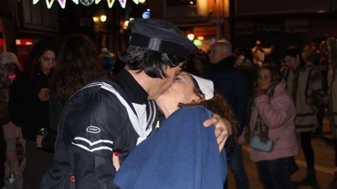 La Noche Bruja hechiza La Bañeza con color y música | José Martín