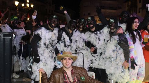 La Noche Bruja hechiza La Bañeza con color y música | José Martín