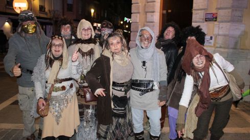 La Noche Bruja hechiza La Bañeza con color y música | José Martín