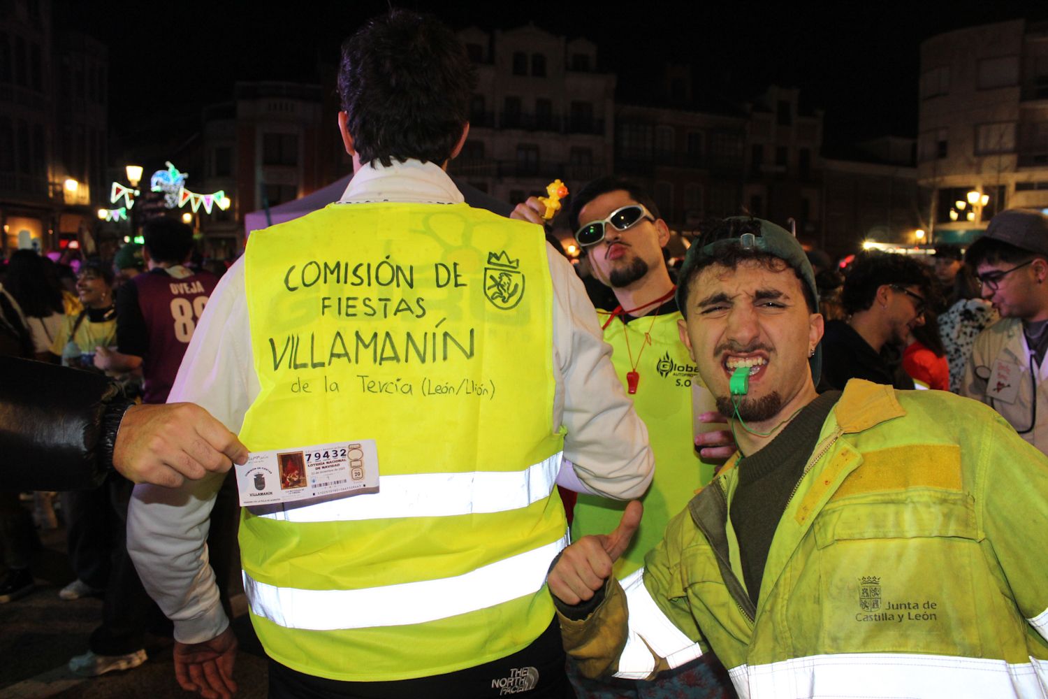 La Noche Bruja hechiza La Bañeza con color y música | José Martín