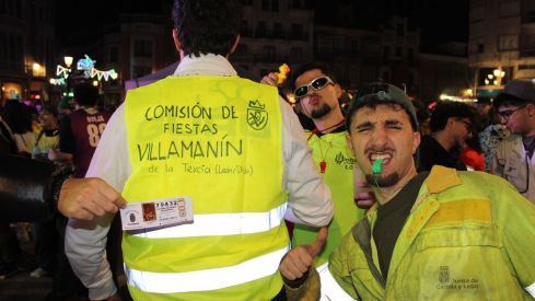 La Noche Bruja hechiza La Bañeza con color y música | José Martín