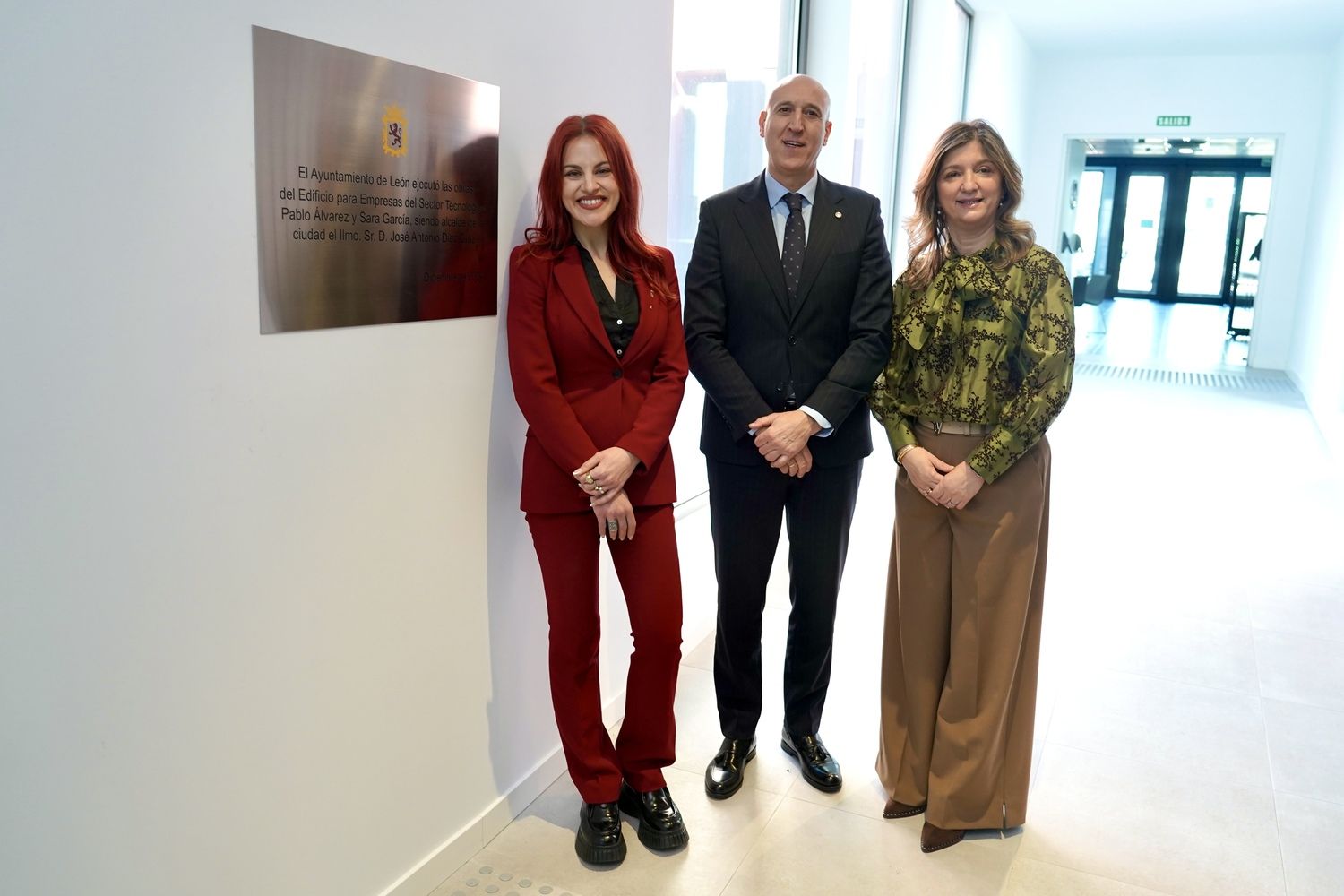  El alcalde de León, la rectora de la ULE y la astronauta Sara García Alonso visitan las instalaciones del CEBT | Campillo / ICAL